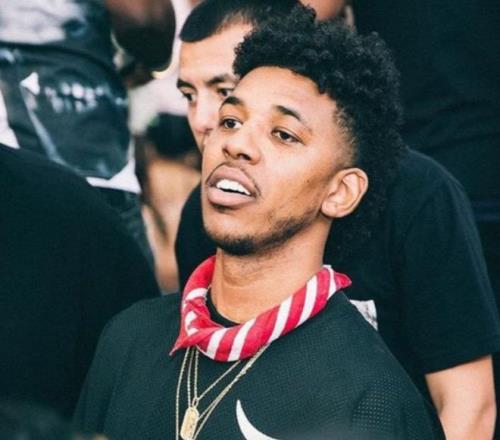 中显得被动 中显得被动